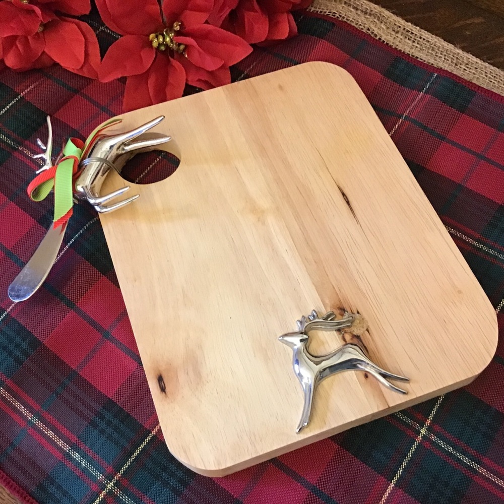 Mud Pie cutting board and spreader